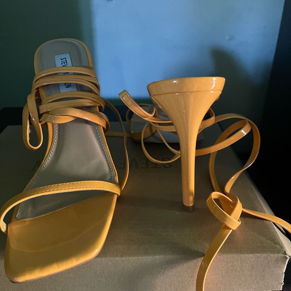 Steve Madden tie up heels